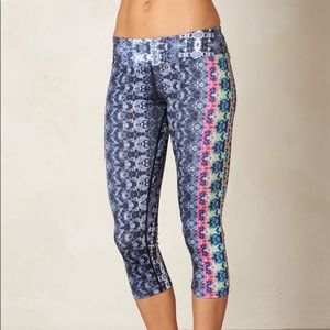 2/$30 pRana Roxanne Black Hydrobloom Capri Legging